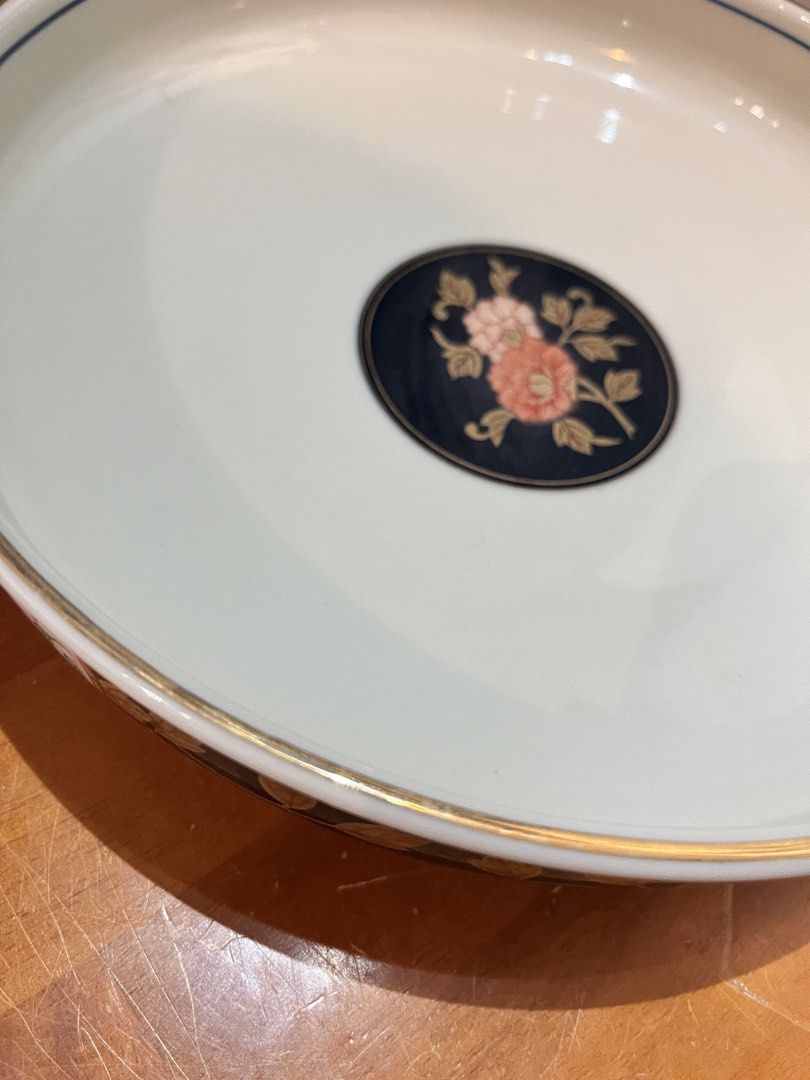 Vintage Hand Painted Arita Serving Dish (Category: Dinnerware & Cutlery) located in Calamba. Submitted by chebvintagedepot (Listing ID 1461203470, Image 3). Description: [B07-01] This vintage Japanese serving dish has a traditional Arita/Imari-style design with hand-painted floral and gold accents. The polychrome design give it a classic Japanese look, suitable for serving, display, or adding to a collection. Dimensions: 10 inches diameter Note: 