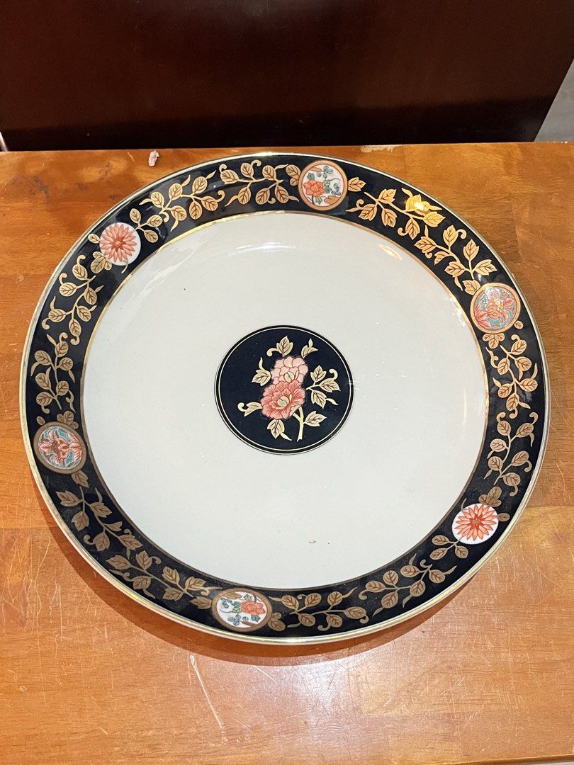 Vintage Hand Painted Arita Serving Platter (Category: Dinnerware & Cutlery) located in Calamba. Submitted by chebvintagedepot (Listing ID 1461221410, Image 3). Description: [B07-03] This vintage Japanese serving platter has a traditional Arita/Imari-style design with hand-painted floral and gold accents. The polychrome design give it a classic Japanese look, suitable for serving, display, or adding to a collection. Dimensions: 10.5 inches diamete