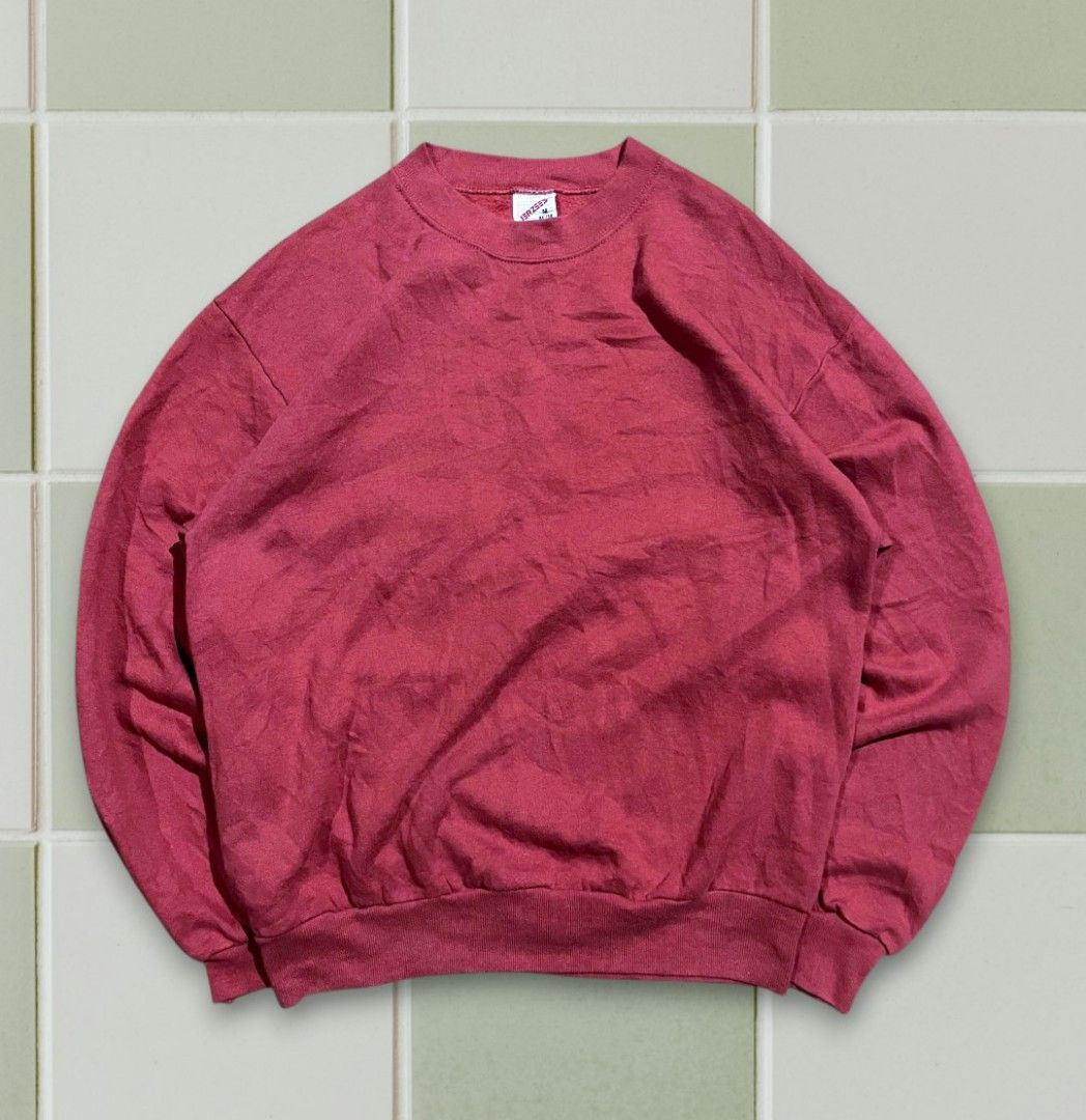 Vintage Jerzees (Category: Hoodies) located in Tayabas. Submitted by sickfinds (Listing ID 1461294837, Image 1). Description: Vintage Jerzees Size: M-L Needwash Excellent Condition.