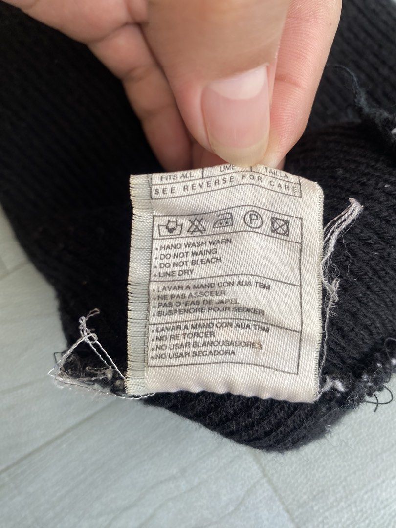 VINTAGE NIKE BEANIE (Category: Beanies) located in Manila. Submitted by luckydeer-3495 (Listing ID 1461205449, Image 3). Description: NO ISSUE EXCELLENT CONDITION .