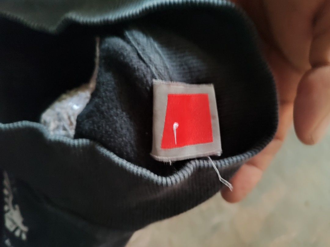 Vintage nike quarter zip (Category: Coats, Jackets and Outerwear) located in Batangas. Submitted by byahenipeanut (Listing ID 1461147548, Image 3). Description: excellent condition 9.6/10 color rate.
