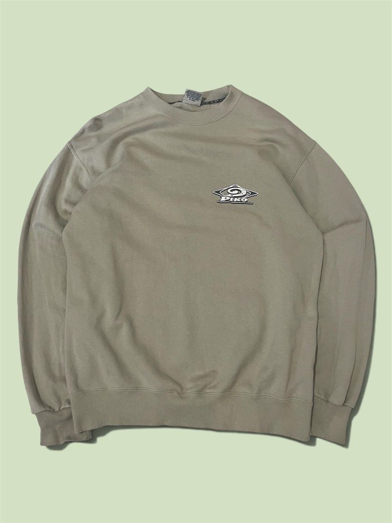 Vintage piko sweater (Category: Coats, Jackets and Outerwear) located in Cagayan de Oro. Submitted by charlessober (Listing ID 1461149628, Image 1). Description: - Tan Dako sweatshirt - Medium size (tag included) - Dako logo prominently displayed on the front - Larger Dako logo on the back - 'Hawaiian Longboard Wear' text detail - Ideal for casual and everyday wear.