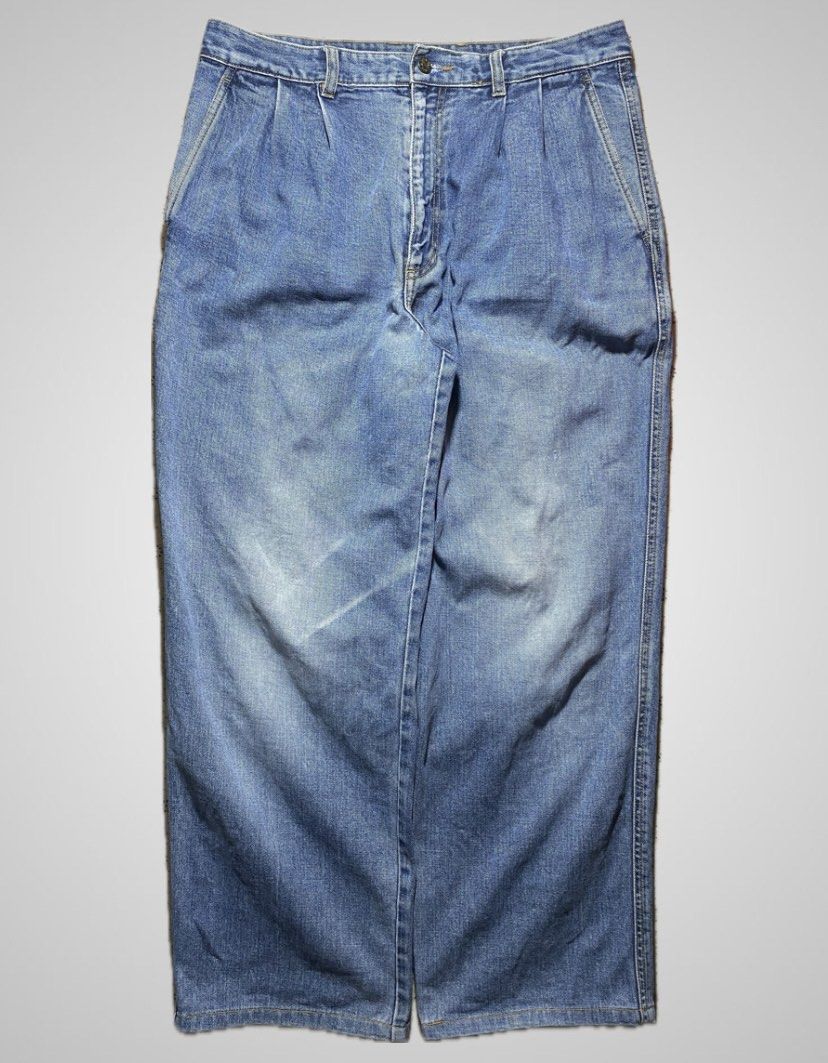 Blue Wash Baggy Jeans (Category: Jeans) located in Nasipit. Submitted by yopey (Listing ID 1461298435, Image 2). Description: Vintage Pleated Relaxed Fit Baggy Jeans Pants Size: 35 Rise: 13.5 Thigh: 14 Leg Openning: 10 Price: 250.