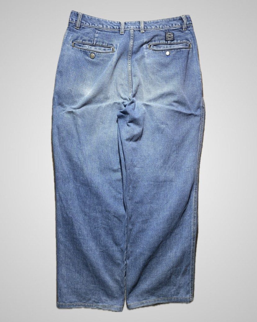 Blue Wash Baggy Jeans (Category: Jeans) located in Nasipit. Submitted by yopey (Listing ID 1461298435, Image 1). Description: Vintage Pleated Relaxed Fit Baggy Jeans Pants Size: 35 Rise: 13.5 Thigh: 14 Leg Openning: 10 Price: 250.