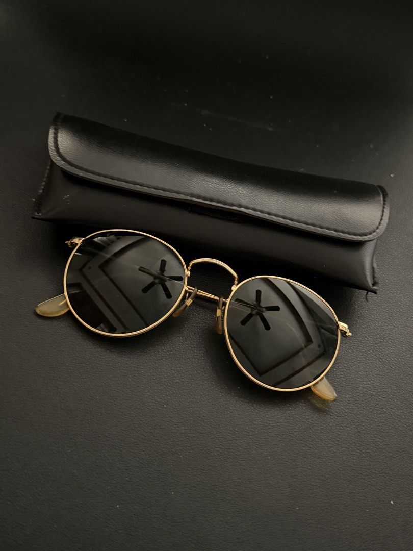 Vintage Rayban Unisex (Category: Sunglasses & Eyewear) located in Manila. Submitted by prelovedbylkt (Listing ID 1461130097, Image 1). Description: - Original Rayban (Vintage) - Unisex - Classic gold frame sunglasses - Round black lenses - Comes with a black protective case - Ideal for sunny days - Simple and stylish design - Great for everyday wear NEGOTIABLE RFS: Decluttering.