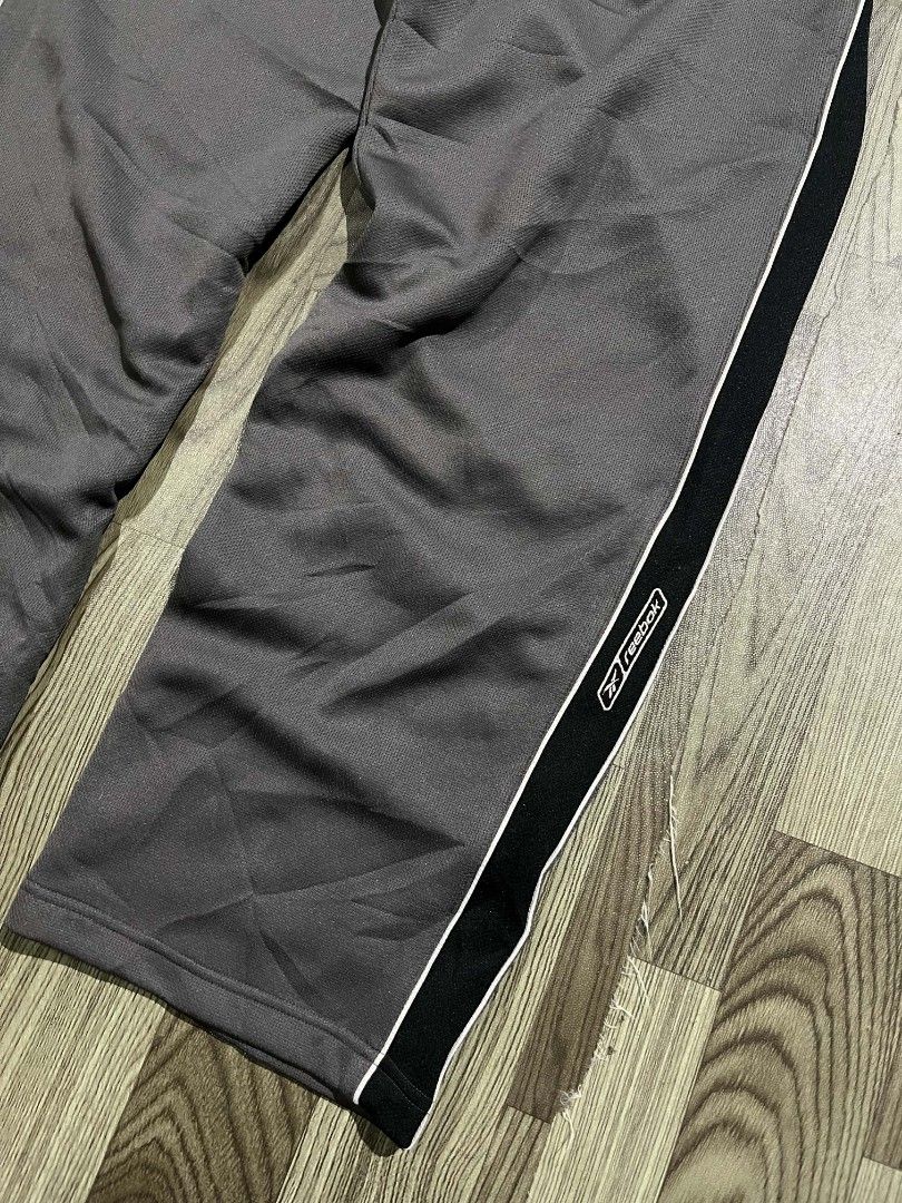 Vintage Reebok (Category: Shorts) located in Tayabas. Submitted by sickfinds (Listing ID 1461292965, Image 3). Description: Vintage Reebok Size: Large Excellent Condition.