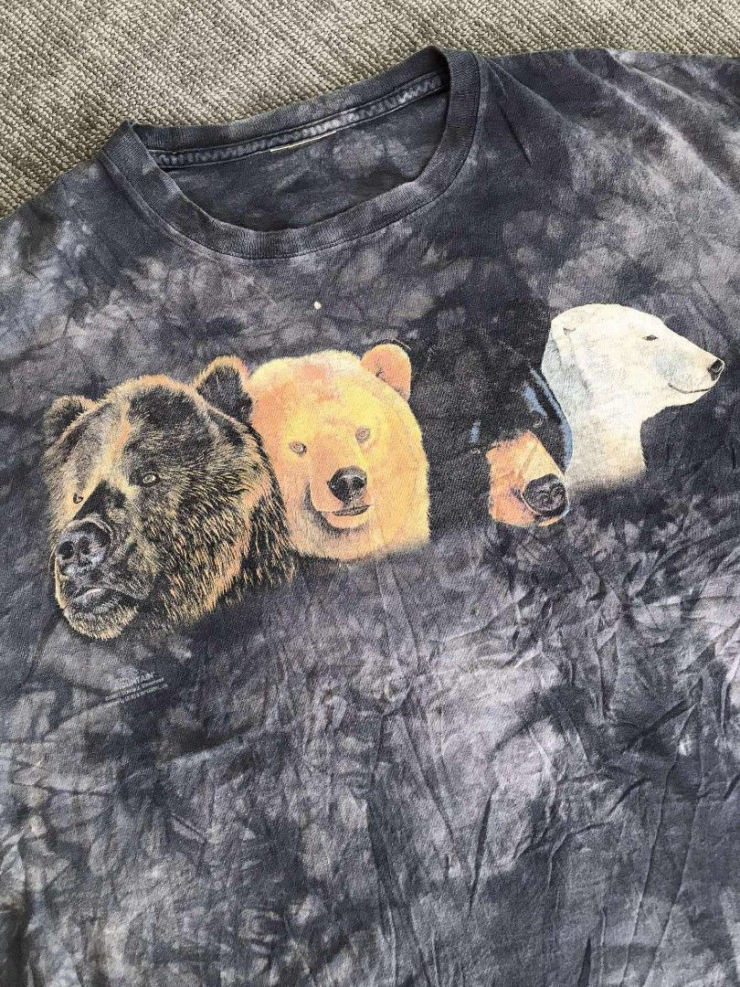 VINTAGE THE MOUNTAIN 4 BEARS FIRST GEN (Category: Formal Shirts) located in Argao. Submitted by thrift_ni_ar (Listing ID 1461142493, Image 2). Description: VINTAGE THE MOUNTAIN 4 BEARS FIRST GEN ‼️ EXCELLENT CONDITION SIZE XL-XXL W 26 / L 30 COLORATE 9.8 / 10 ISSUE : MINIMAL PINHOLE 550 + SF 🛒🛒.
