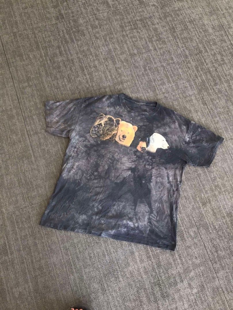 VINTAGE THE MOUNTAIN 4 BEARS FIRST GEN (Category: Formal Shirts) located in Argao. Submitted by thrift_ni_ar (Listing ID 1461142493, Image 1). Description: VINTAGE THE MOUNTAIN 4 BEARS FIRST GEN ‼️ EXCELLENT CONDITION SIZE XL-XXL W 26 / L 30 COLORATE 9.8 / 10 ISSUE : MINIMAL PINHOLE 550 + SF 🛒🛒.