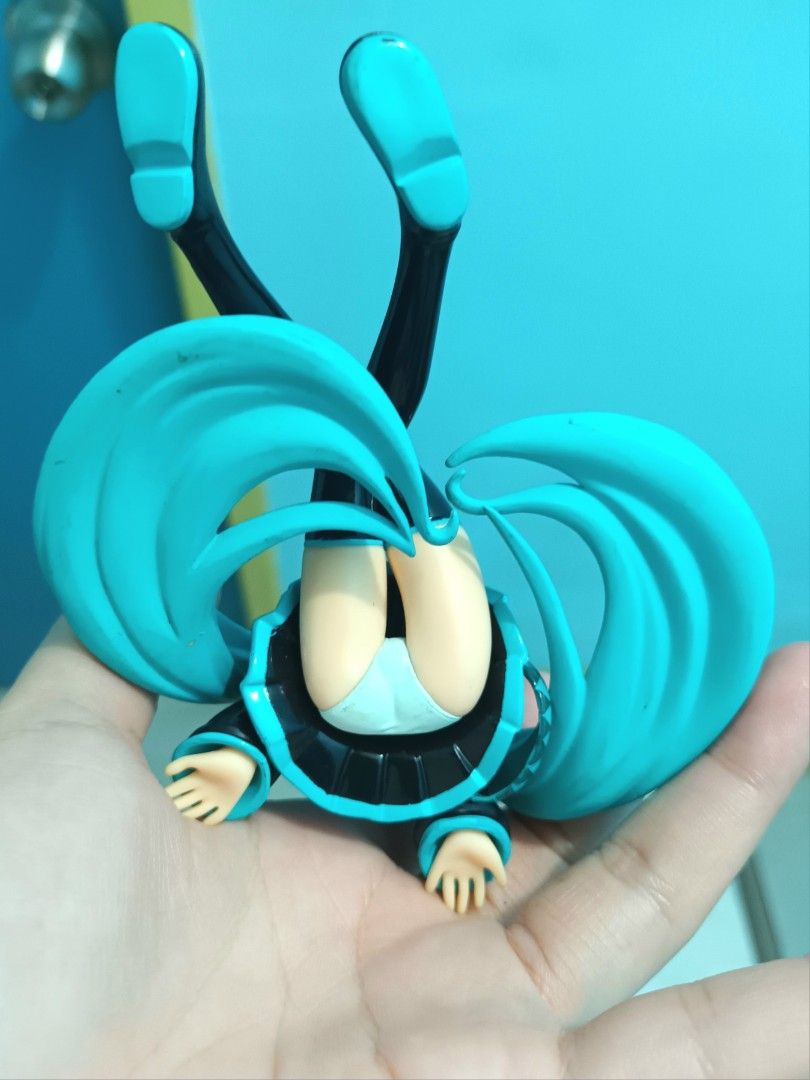 Vocaloid Hatsune Miku figure (Category: Figurines & Statues) located in Legazpi City. Submitted by hobbeecombsshoppu (Listing ID 1461222451, Image 2). Description: fairy of music project diva no base plate but works fine LOOSE=2nd hand pls expect minor signs of usage payment Gcash Shipment Jnt.