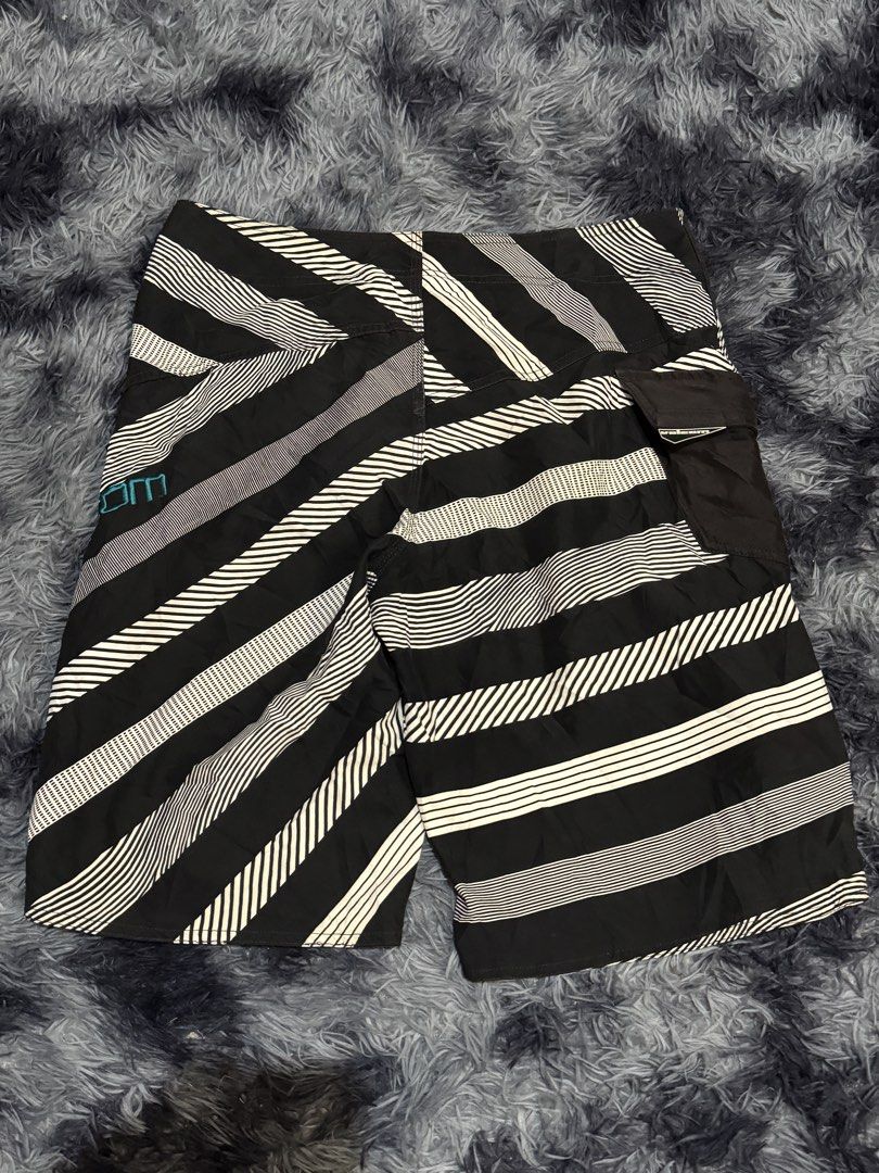 Volcom Mod tech board shorts (Category: Shorts) located in Manila. Submitted by forbidden.thrift (Listing ID 1461128143, Image 3). Description: volcom modtech boardies thick fabric good condition dimes 31x21.5 awesome design .