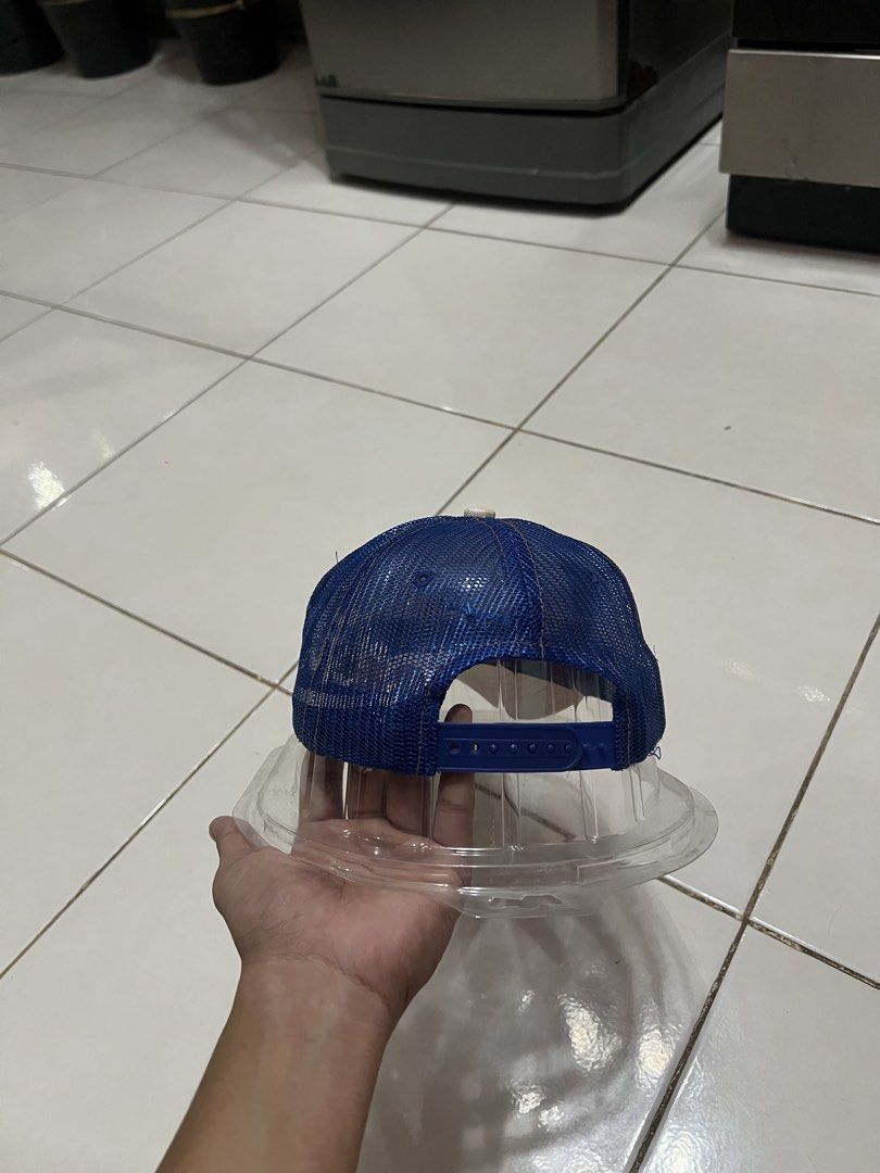 VON DUTCH TRUCKER CAP (Category: Caps & Hats) located in Candelaria. Submitted by thrift.2.new (Listing ID 1461199080, Image 3). Description: Stain.