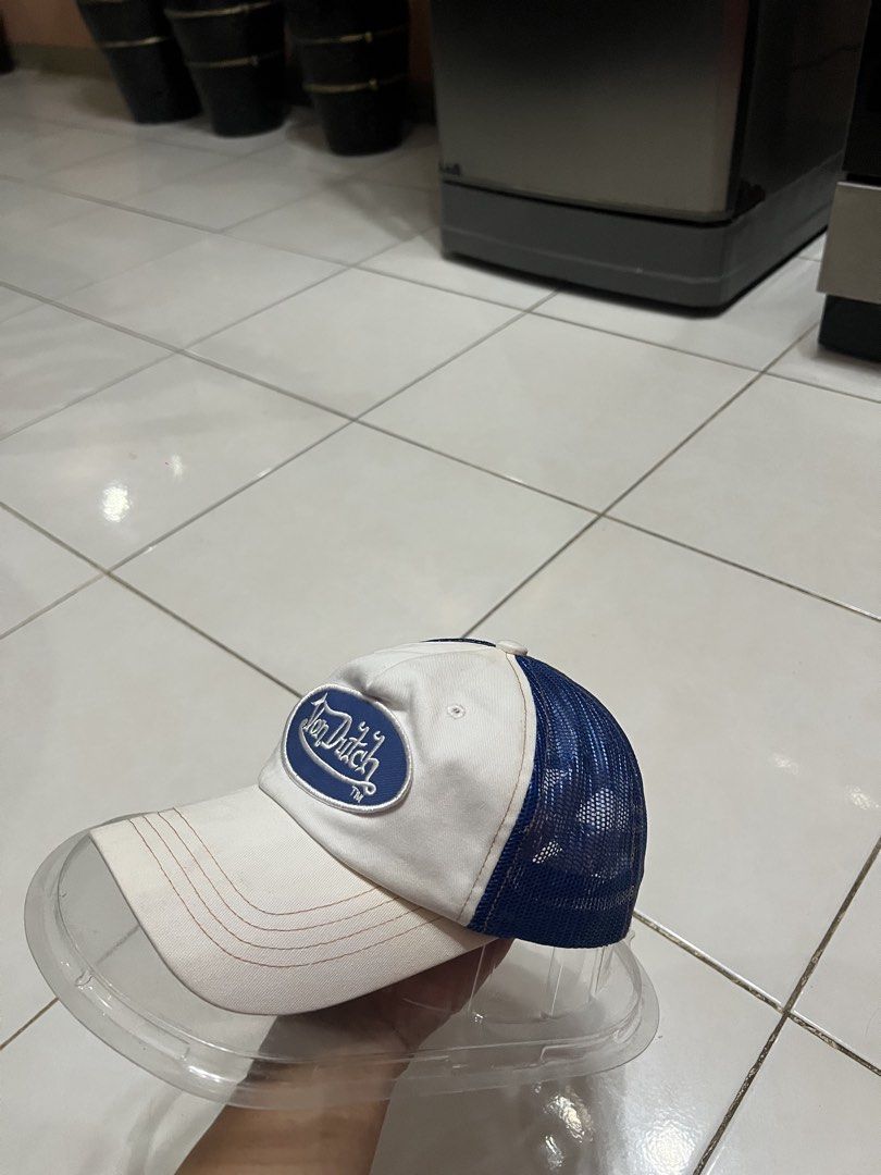 VON DUTCH TRUCKER CAP (Category: Caps & Hats) located in Candelaria. Submitted by thrift.2.new (Listing ID 1461199080, Image 2). Description: Stain.