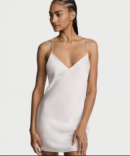 (Category: ) located in . Submitted by clothedbyaya (Listing ID 1461269286, Image 1). Description: .