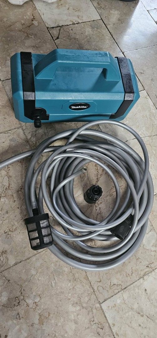 Water Pump (Category: Hose and Watering Devices) located in Manila. Submitted by zedddyxo (Listing ID 1461127156, Image 2). Description: Missing power cord but working well only used 2 times.
