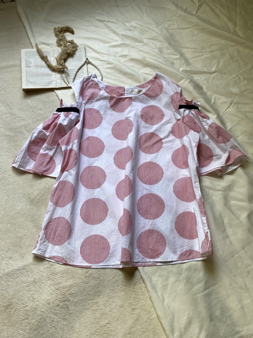 White and Red Polka Dot Cold Shoulder Top Large 40 (Category: Blouses) located in Poro. Submitted by joyceyuu (Listing ID 1461303429, Image 1). Description: - White top with large red polka dots - Cold shoulder sleeves with black ribbon detail - Flared sleeves - Estimated size: Medium - Ideal for casual outings.