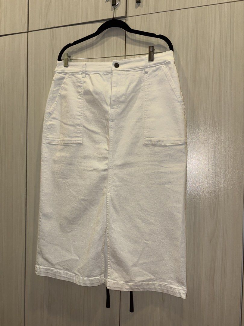 White Denim Skirt (plus size) (Category: Skirts) located in Antipolo. Submitted by maiplus (Listing ID 1461293577, Image 1). Description: Target Woman (AUS) Size 14 fits XL body frame stretchy denim above ankle length waist: 32-34in hips: 44in length: 31in 📍Antipolo City.