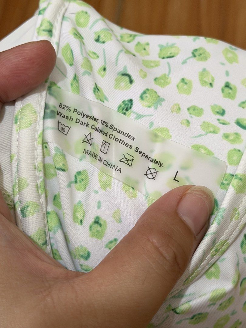 White Floral Bikini Set Size L (Category: Bikinis & Swimsuits) located in San Mateo. Submitted by shane2208 (Listing ID 1461266168, Image 2). Description: NOT USED EVEN ONCE RFS WRONG SIZE - Adorable white bikini with a charming green floral print. - Features an underwire top for support and adjustable straps for a perfect fit. - Comes with matching bikini bottoms. - Made from a comfortable blend of 82% Polyester and 18% Spandex. - Recommended ca
