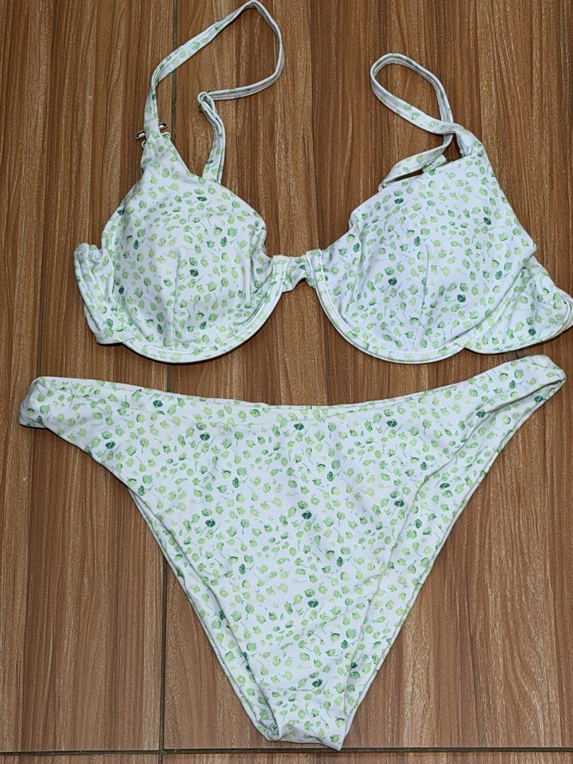 White Floral Bikini Set Size L (Category: Bikinis & Swimsuits) located in San Mateo. Submitted by shane2208 (Listing ID 1461266168, Image 3). Description: NOT USED EVEN ONCE RFS WRONG SIZE - Adorable white bikini with a charming green floral print. - Features an underwire top for support and adjustable straps for a perfect fit. - Comes with matching bikini bottoms. - Made from a comfortable blend of 82% Polyester and 18% Spandex. - Recommended ca