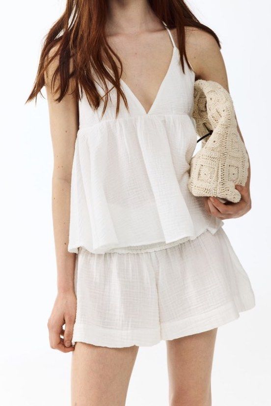 H&M White Halter Neck Gauze Top (Category: Blouses) located in Las Pinas. Submitted by reiclutter (Listing ID 1461291677, Image 1). Description: - White gauze halter neck top - V-neckline - Flowy, tiered hem - Ties at the back of the neck - Condition: Brand new. Never worn..