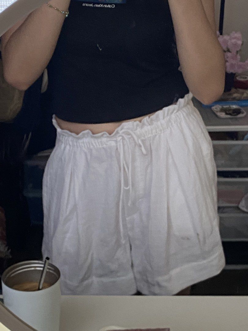 white linen shorts (Category: Shorts) located in Caloocan City. Submitted by v6nnies (Listing ID 1461216773, Image 1). Description: h&m white linen shorts size small very flowy and lightweight has a few stains, needs to be washed to be removed so manage ur expectations price is negotiable .
