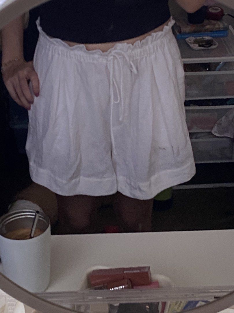 white linen shorts (Category: Shorts) located in Caloocan City. Submitted by v6nnies (Listing ID 1461216773, Image 2). Description: h&m white linen shorts size small very flowy and lightweight has a few stains, needs to be washed to be removed so manage ur expectations price is negotiable .