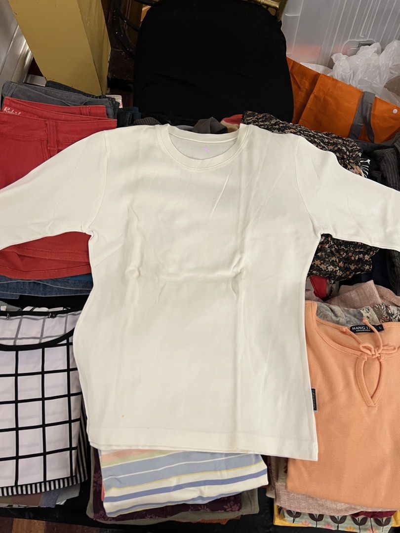 White Long Sleeve Crew Neck Shirt (Category: Longsleeves) located in Quezon City. Submitted by pasabuyshopmnl (Listing ID 1461259554, Image 1). Description: - Classic white long sleeve shirt - Comfortable crew neck design - Made from soft, breathable fabric - Ideal for layering or as a standalone piece - A versatile and essential addition to any wardrobe.