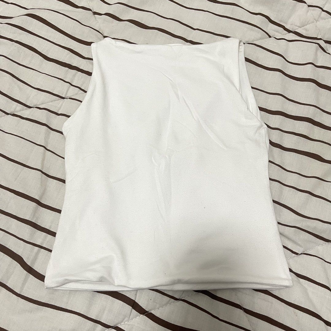 White Sleeveless Tank Top (Category: Sleeveless) located in Manila. Submitted by ukhy_shop (Listing ID 1461143517, Image 1). Description: - Basic white tank top - Sleeveless design - Cotton Material - Great fit: S 🛒— ₱80 ONLY dm to avail ‼️.