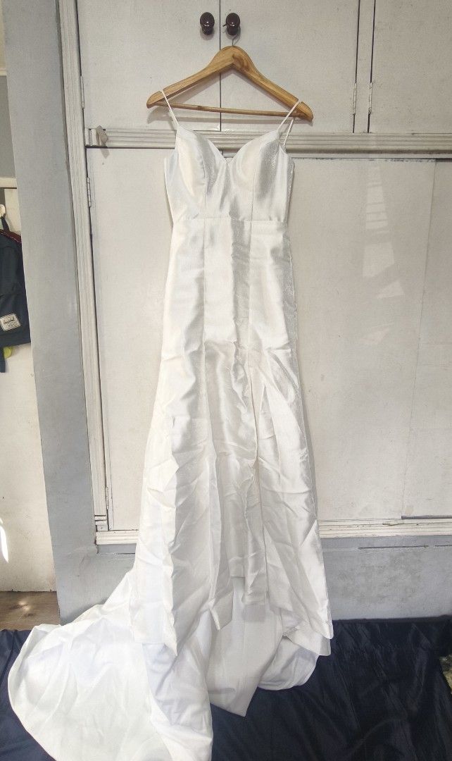 White Wedding Gown (Category: Dresses) located in Manila. Submitted by jgprevoledmnl (Listing ID 1461189712, Image 2). Description: - Elegant white satin wedding dress - Flattering sweetheart neckline - Delicate spaghetti straps - Price negotiable.