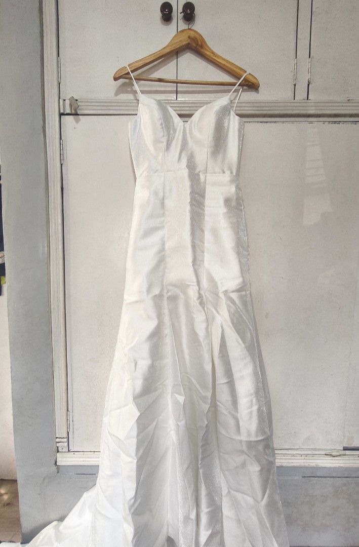 White Wedding Gown (Category: Dresses) located in Manila. Submitted by jgprevoledmnl (Listing ID 1461189712, Image 1). Description: - Elegant white satin wedding dress - Flattering sweetheart neckline - Delicate spaghetti straps - Price negotiable.