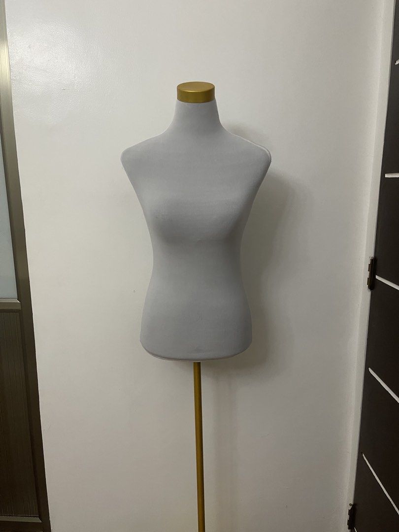 WHITE/GOLD MANNEQUIN (Category: Accessory Holder, Box & Organizers) located in Concepcion. Submitted by wowsinigangmix (Listing ID 1461266477, Image 1). Description: WOMAN/FEMALE MANNEQUIN COLOR WHITE/GOLD PETITE SIZE WELL-USED MANAGE EXPECTATIONS.