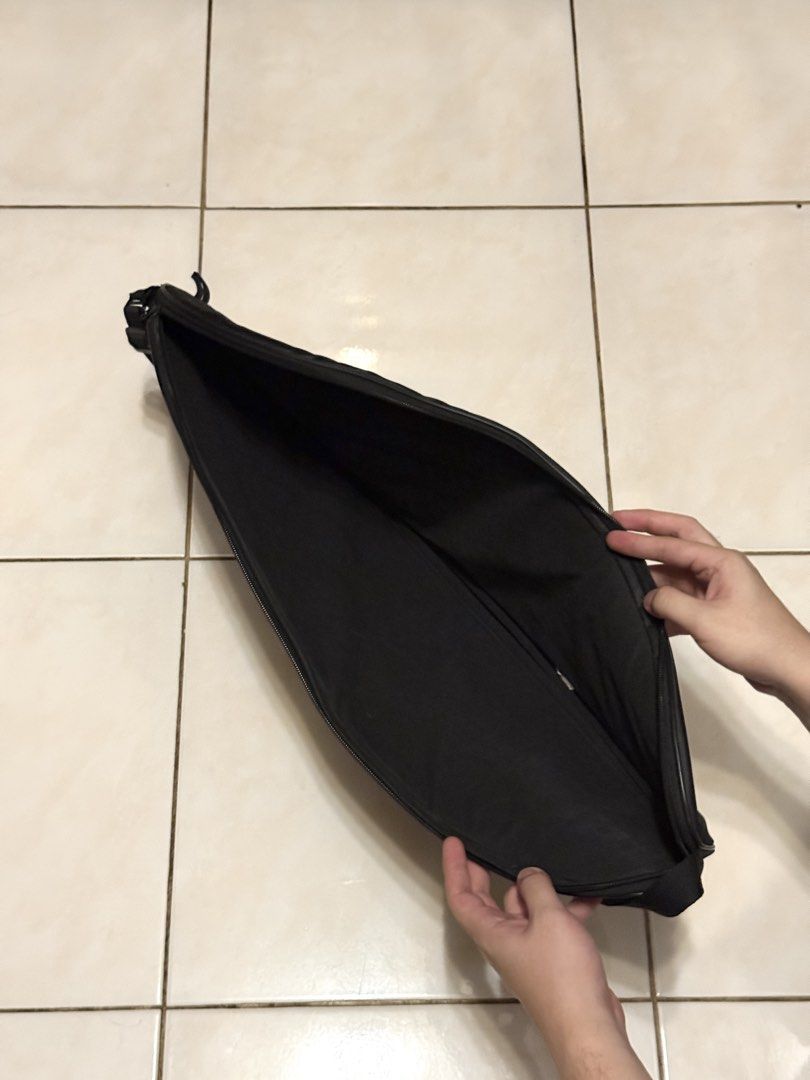 Wilson racket bag (black & white) (Category: Racket and Ball Sports) located in Marikina City. Submitted by declutteringera (Listing ID 1461272982, Image 3). Description: .