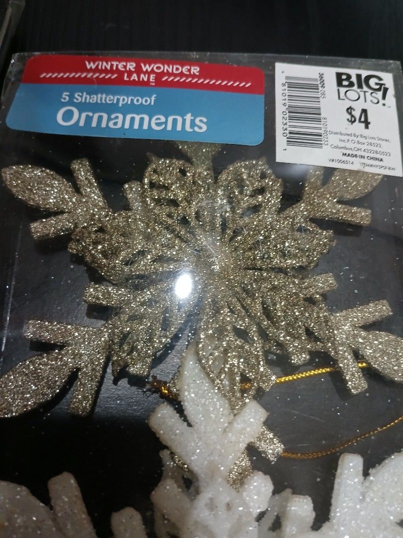 Winter Ornaments (Category: Other Home Decor) located in Davao. Submitted by ferdipt (Listing ID 1461127462, Image 2). Description: Glittery snowflake Christmas tree ornaments packaged in clear plastic sets..