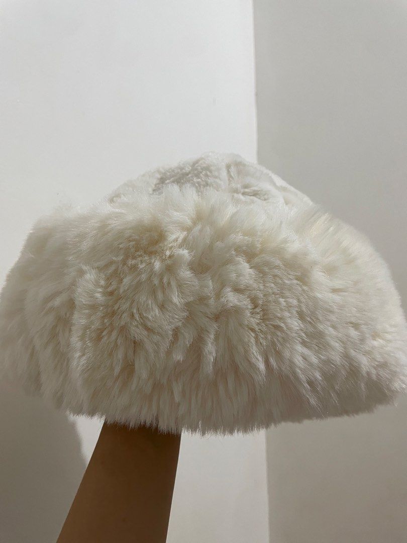 Winter white fluffy hat (Category: Hats & Beanies) located in Cavite. Submitted by angevenue (Listing ID 1461242600, Image 2). Description: Winter white fluffy hat Perfect for styling Worn once only, dm for ww pics Free size mop: gcash/maya mod: jnt/lala .