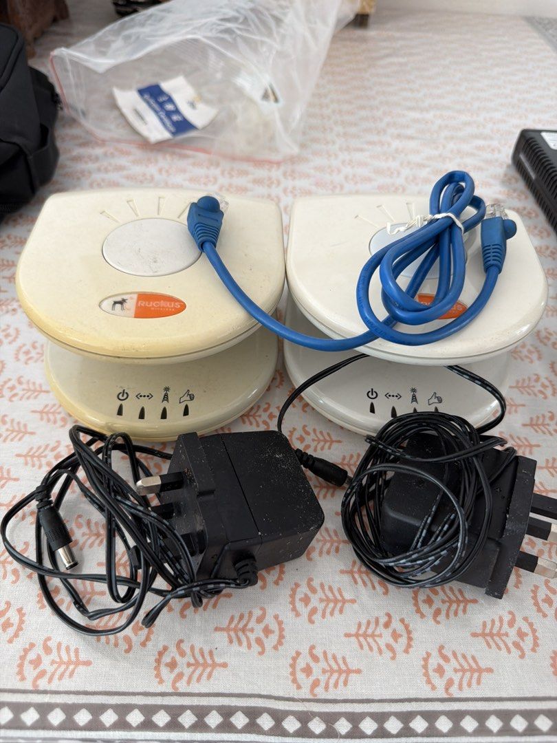 Wireless network (Category: Networking) located in Singapore. Submitted by g00dsellbuyer (Listing ID 1461158825, Image 2). Description: Room wireless extension .