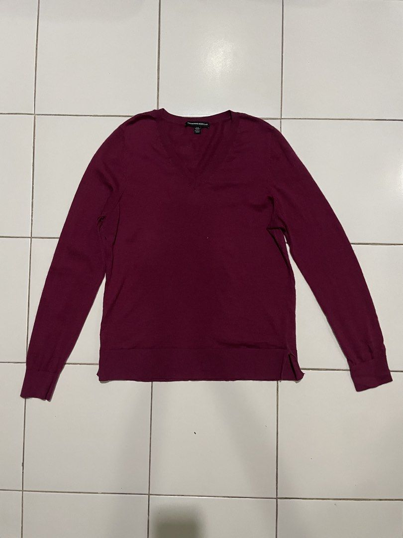 Women’s V-Neck Sweater (Category: Longsleeves) located in Dasmarinas. Submitted by angieee1208 (Listing ID 1461310809, Image 1). Description: - Size: med-large - Color: maroon - Condition: no flaws, washed - Color may vary due to lighting - DM for questions - Shipping fee shouldered by buyer - MOP: Paymaya, GoTyme, Gcash.