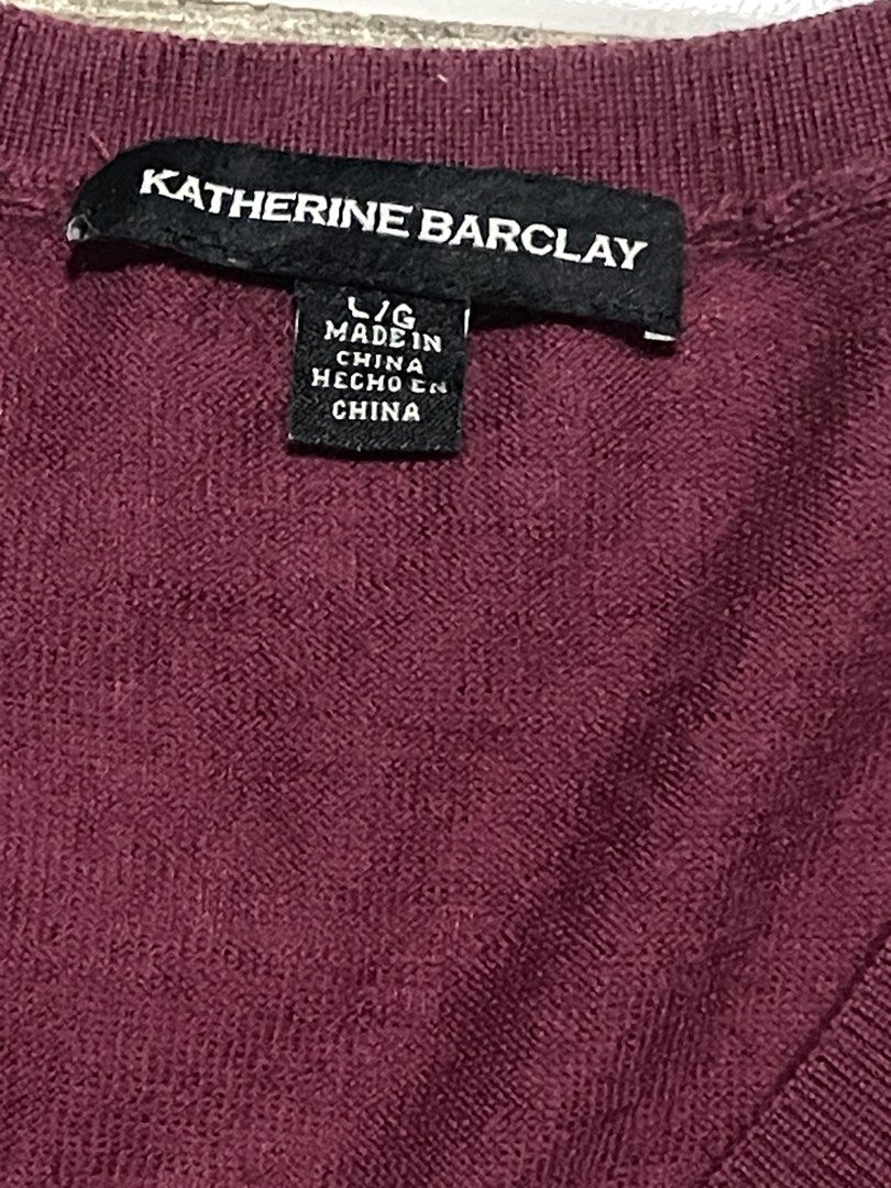 Women’s V-Neck Sweater (Category: Longsleeves) located in Dasmarinas. Submitted by angieee1208 (Listing ID 1461310809, Image 2). Description: - Size: med-large - Color: maroon - Condition: no flaws, washed - Color may vary due to lighting - DM for questions - Shipping fee shouldered by buyer - MOP: Paymaya, GoTyme, Gcash.
