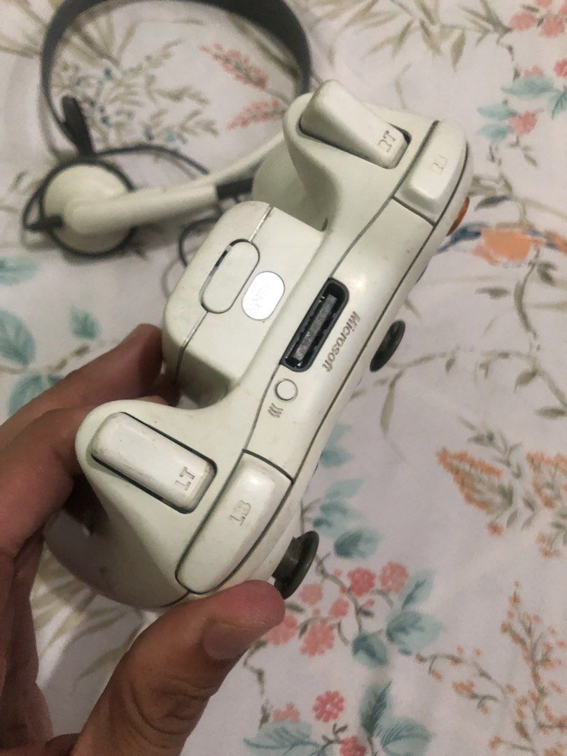 Xbox 360 wireless controller with headset (Category: Controllers) located in Quezon City. Submitted by markgolveo (Listing ID 1461162480, Image 3). Description: Xbox 360 wireless controller with headset Last tested a year ago working properly Missing its adapter wire for charging Worn out analog rubber caps Not sure if battery pack still holds up now lost its charging cable Mic last tested working , mic cable flimsy, missing earfoam Signs of wear