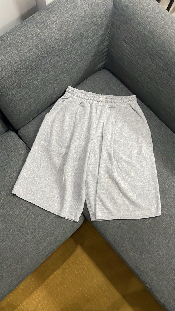 XEROBNR Baggy Sweatshorts (Category: Shorts) located in Munoz. Submitted by kobswitdathrifts (Listing ID 1461296966, Image 3). Description: Free waist, 24 length & 14 leg opening 10/10 condition & color rate.