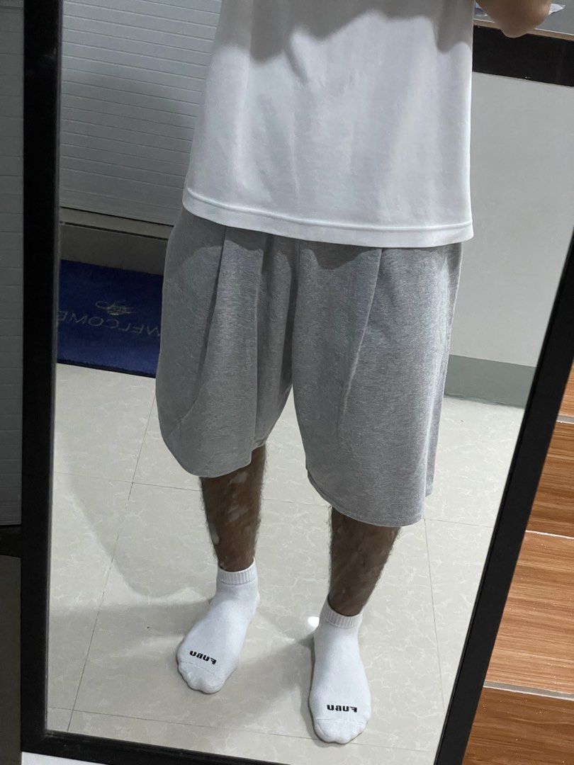 XEROBNR Baggy Sweatshorts (Category: Shorts) located in Munoz. Submitted by kobswitdathrifts (Listing ID 1461296966, Image 1). Description: Free waist, 24 length & 14 leg opening 10/10 condition & color rate.
