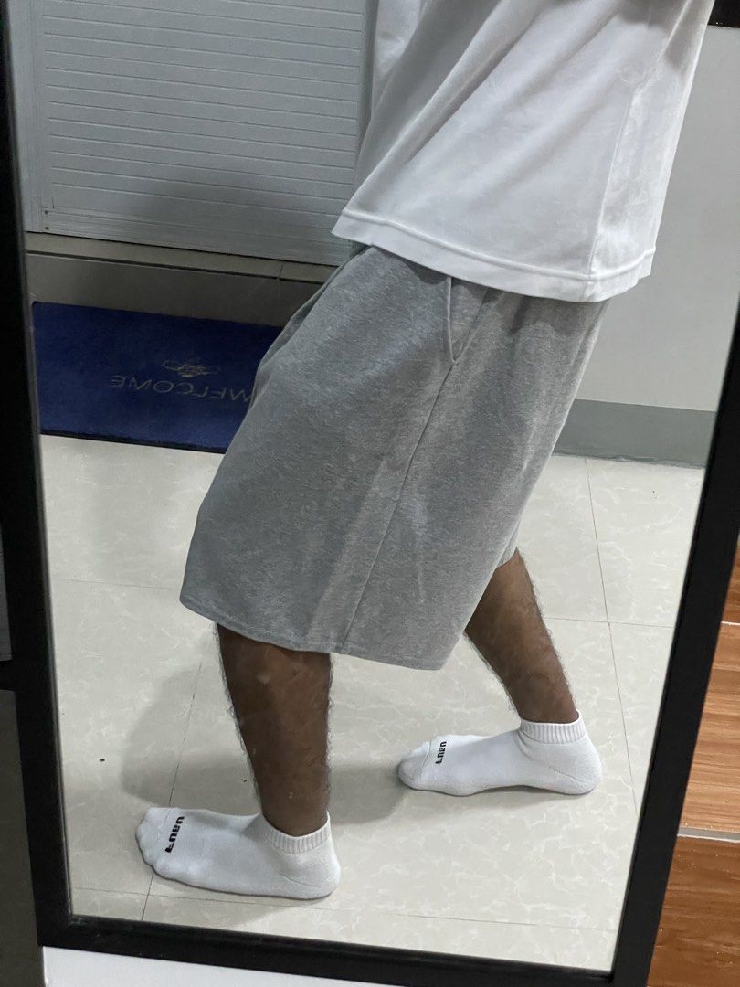 XEROBNR Baggy Sweatshorts (Category: Shorts) located in Munoz. Submitted by kobswitdathrifts (Listing ID 1461296966, Image 2). Description: Free waist, 24 length & 14 leg opening 10/10 condition & color rate.