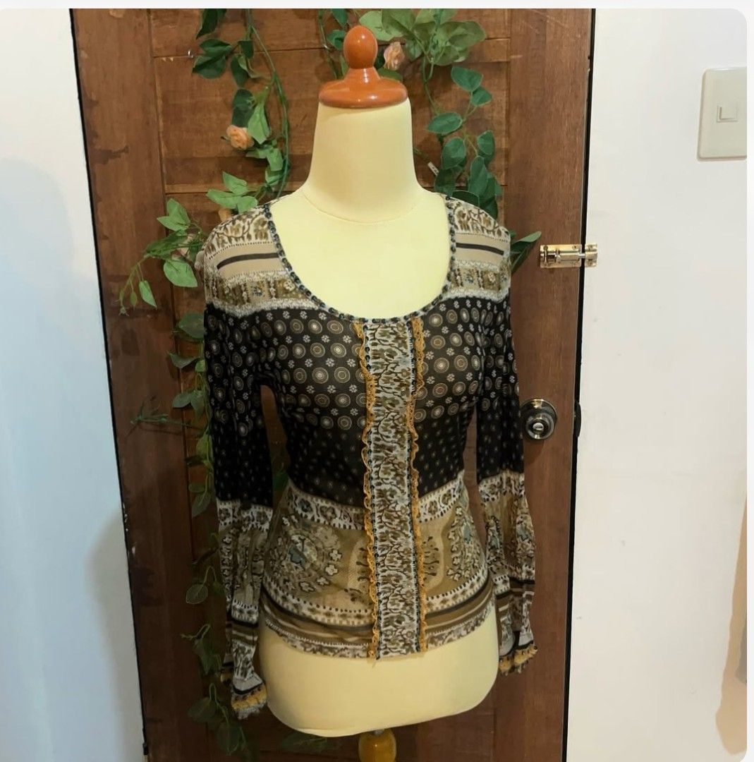 Y2K Boho Paisley Patchwork Bell Sleeve Top B36-40” fits s-m (Category: Longsleeves) located in Villanueva. Submitted by moth.ph (Listing ID 1461286266, Image 1). Description: Y2K Boho Paisley Patchwork Bell Sleeve Top B36-40” fits s-m.