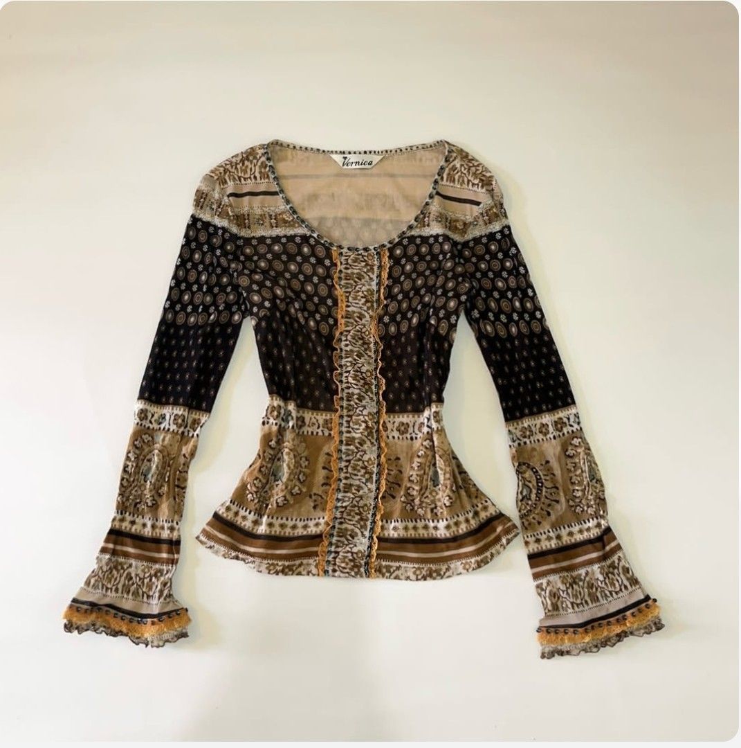 Y2K Boho Paisley Patchwork Bell Sleeve Top B36-40” fits s-m (Category: Longsleeves) located in Villanueva. Submitted by moth.ph (Listing ID 1461286266, Image 2). Description: Y2K Boho Paisley Patchwork Bell Sleeve Top B36-40” fits s-m.