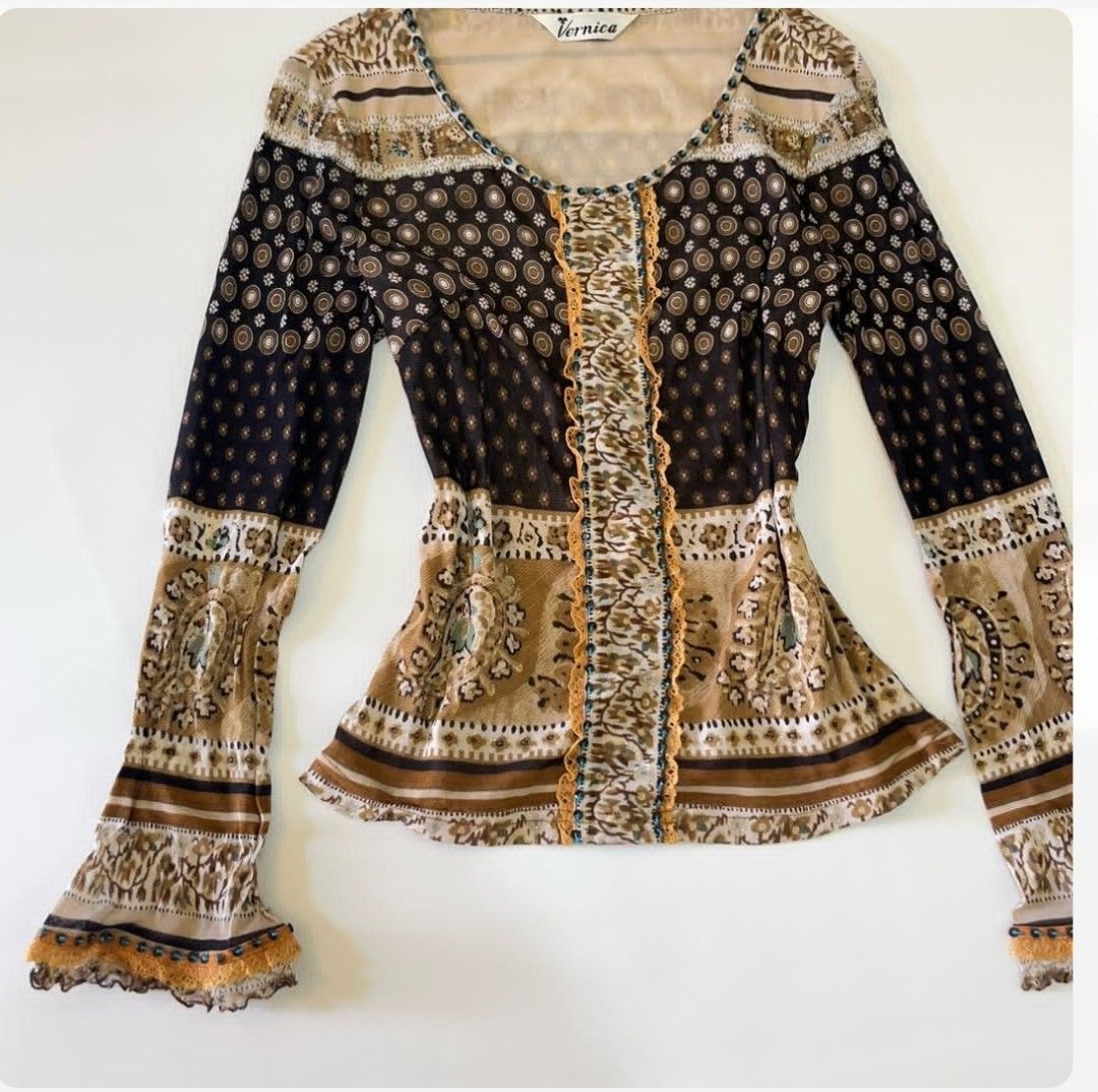 Y2K Boho Paisley Patchwork Bell Sleeve Top B36-40” fits s-m (Category: Longsleeves) located in Villanueva. Submitted by moth.ph (Listing ID 1461286266, Image 3). Description: Y2K Boho Paisley Patchwork Bell Sleeve Top B36-40” fits s-m.