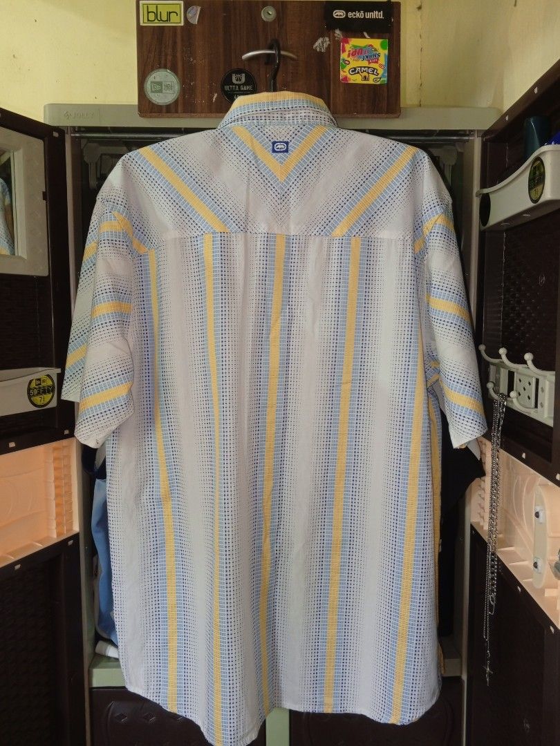 Y2K Ecko Unltd Button Up Polo Shirt (Category: Tshirts & Polo Shirts ) located in Marilao. Submitted by mosdefwji (Listing ID 1461167581, Image 2). Description: Vintage Ecko Unltd Button Up Polo AOP Design Brand New/Prestine Condition • Actual Measurements: Width: 25.5 inches ( pit to pit ) Length: 32-33 inches Honest Issue: None Location: Marilao Bulacan MOD: J&T Express Or Lalamove ( I can ship nationwide wide ) MOP: Gcash Only Strictly NO COD.