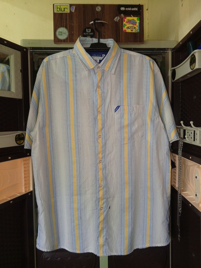 Y2K Ecko Unltd Button Up Polo Shirt (Category: Tshirts & Polo Shirts ) located in Marilao. Submitted by mosdefwji (Listing ID 1461167581, Image 1). Description: Vintage Ecko Unltd Button Up Polo AOP Design Brand New/Prestine Condition • Actual Measurements: Width: 25.5 inches ( pit to pit ) Length: 32-33 inches Honest Issue: None Location: Marilao Bulacan MOD: J&T Express Or Lalamove ( I can ship nationwide wide ) MOP: Gcash Only Strictly NO COD.