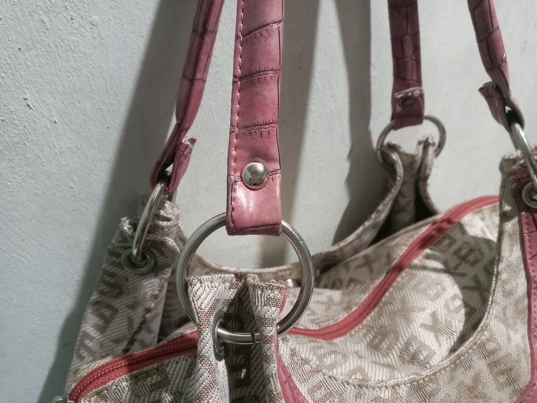 Y2k/Leather bag for salee!!! (Category: Backpacks) located in Manila. Submitted by laynobeak57533 (Listing ID 1461225926, Image 2). Description: Only use once and good as new pa. Marami rin pockets sa loob guys. Maganda siya in actual and makapal din yung strap ng bag. Rfs: Need lang talaga ng money.