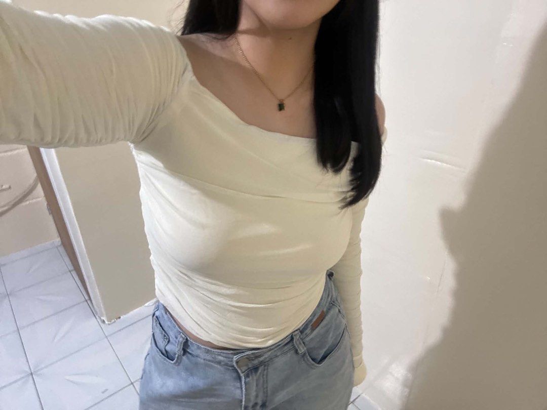 Yellow Off-Shoulder Ruched Long Sleeve Top (Category: Longsleeves) located in Magalang. Submitted by mvenetri (Listing ID 1461260435, Image 2). Description: - Yellow Off-Shoulder Ruched Long Sleeve Top - Size S, fits XS, S, M girlies - Used once!.