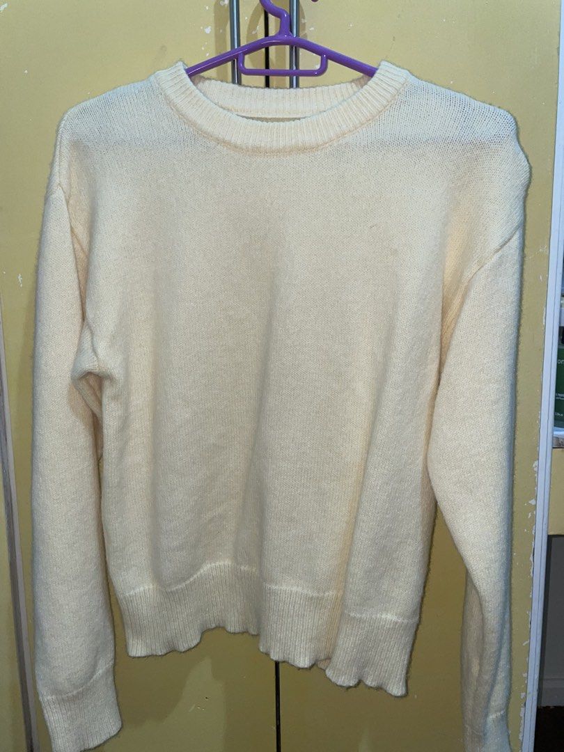 Yellow Sweater (Category: Longsleeves) located in Imus. Submitted by _catberry (Listing ID 1461188281, Image 2). Description: 🏷️ ₱250 - fits sizes S-L ❗️ feel free to msg if you have any questions/for more pictures 📍Imus, Cavite 💵 MoP: GCash only 🚚 MoD: Lalamove/GGX (buyer shoulders shipping fee).