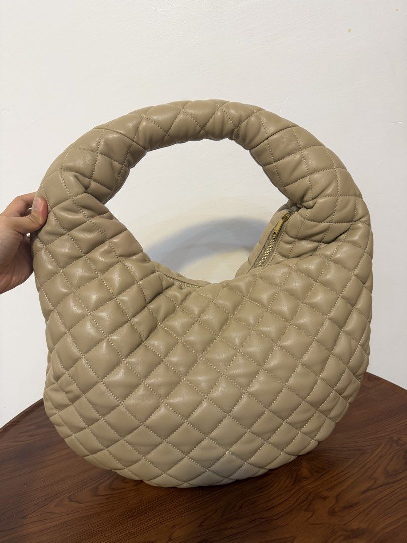 Ysl Icare Quilted Hobo Bag (Category: Luxury Bags & Wallets) located in San Fernando. Submitted by gbagscollection (Listing ID 1461230602, Image 3). Description: Authen. Not guaran No issue Excellent condition Coded Genuine leather .