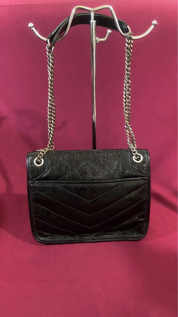 YSL two way (Category: Luxury Bags & Wallets) located in Valencia. Submitted by srn_stchl (Listing ID 1461237962, Image 2). Description: .